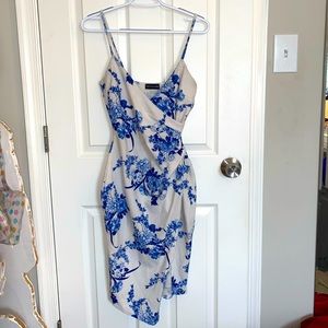 PrettyLittleThing White & Blue Flower pattern midi dress sz L